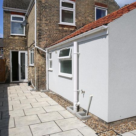 Fully Refurbished Property-March 22-Next To Beach Lowestoft Exterior photo